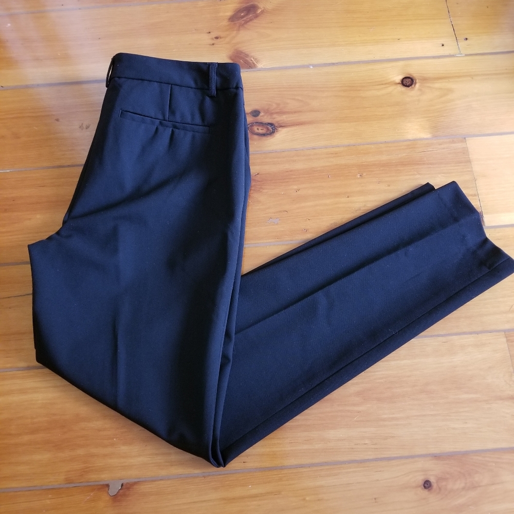Adrienne Vittadini Dress Pants. Size 6